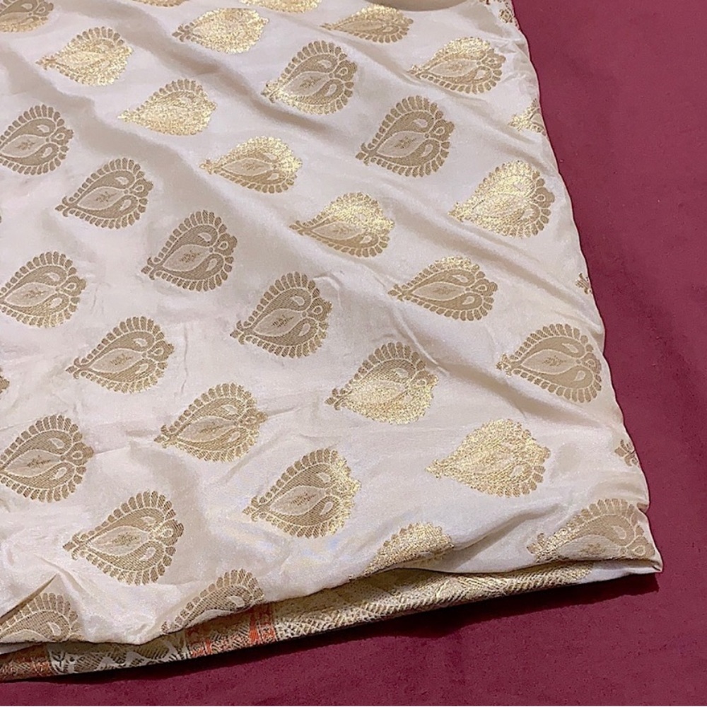 Pure silk saree - Picture 2 of 2